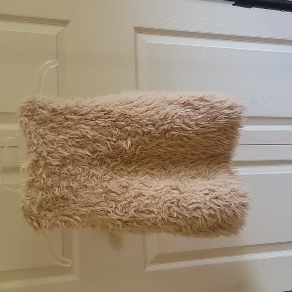 Faux Fir Vest - Picture 2 of 3